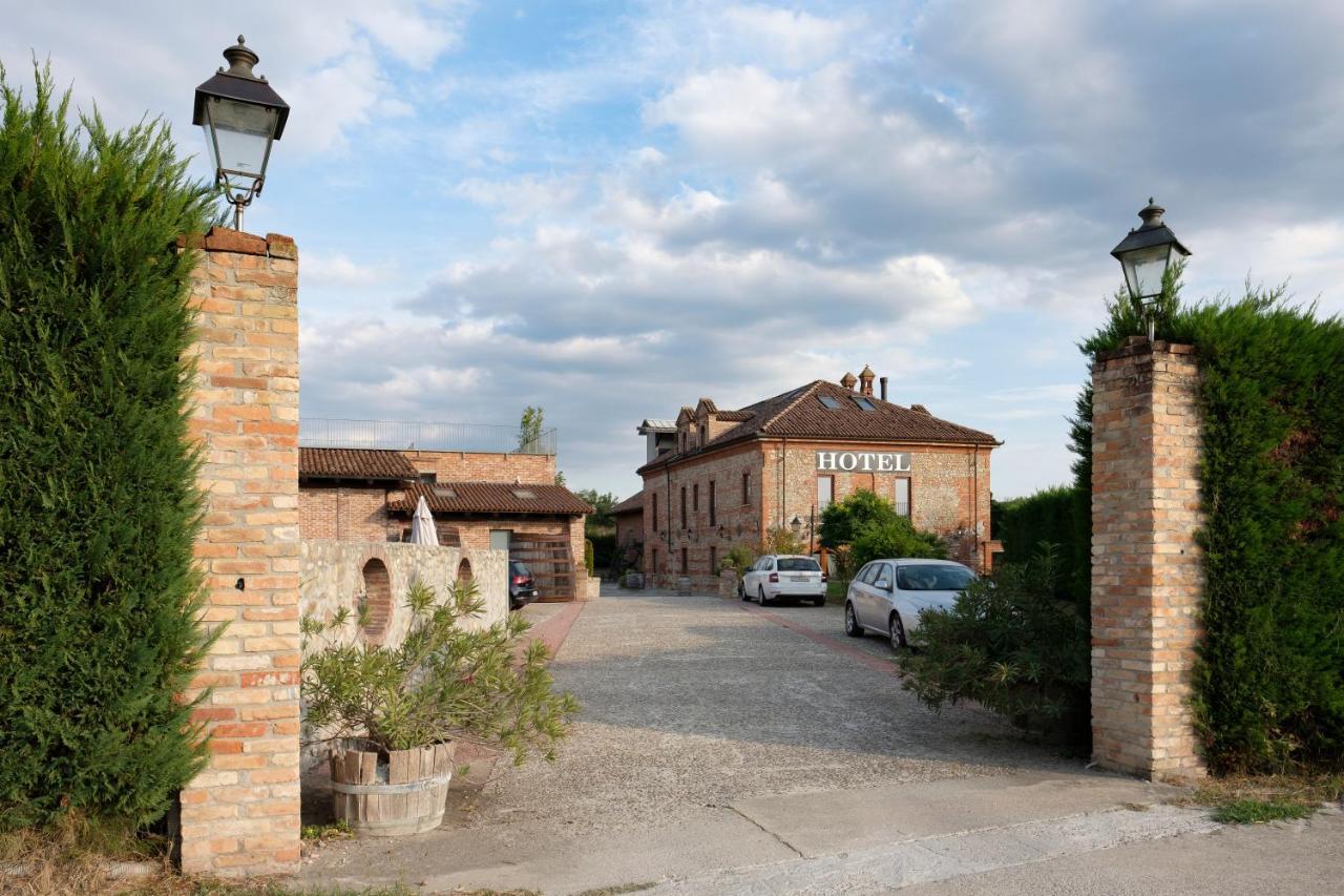 Hotel Le Botti Guarene Exterior foto