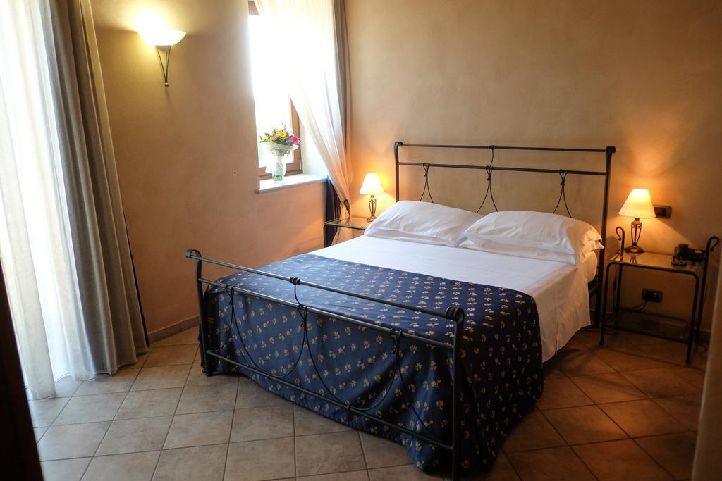 Hotel Le Botti Guarene Exterior foto